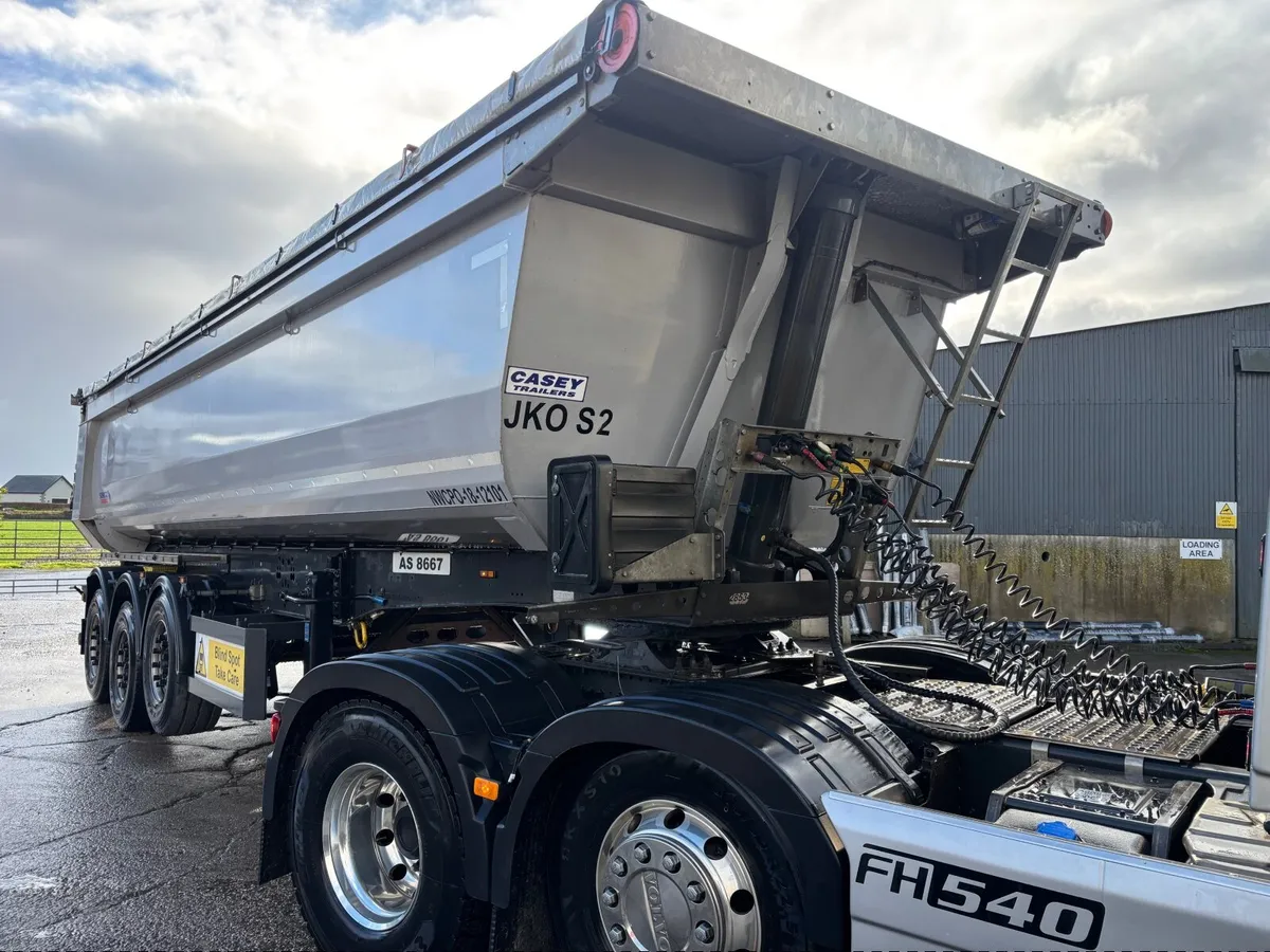 Schmitz 8.2 aggregate tipper - Image 1