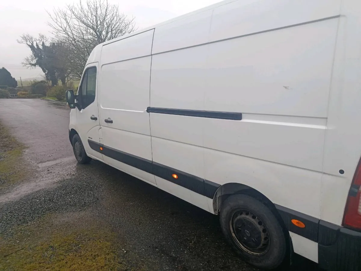 Renault Master van - Image 2