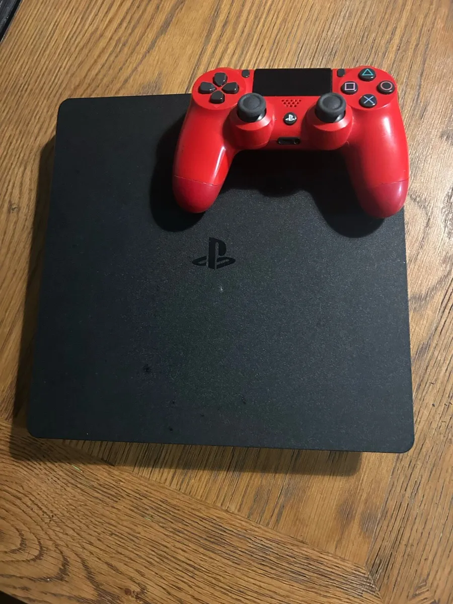PS4 slim with controller - Image 1