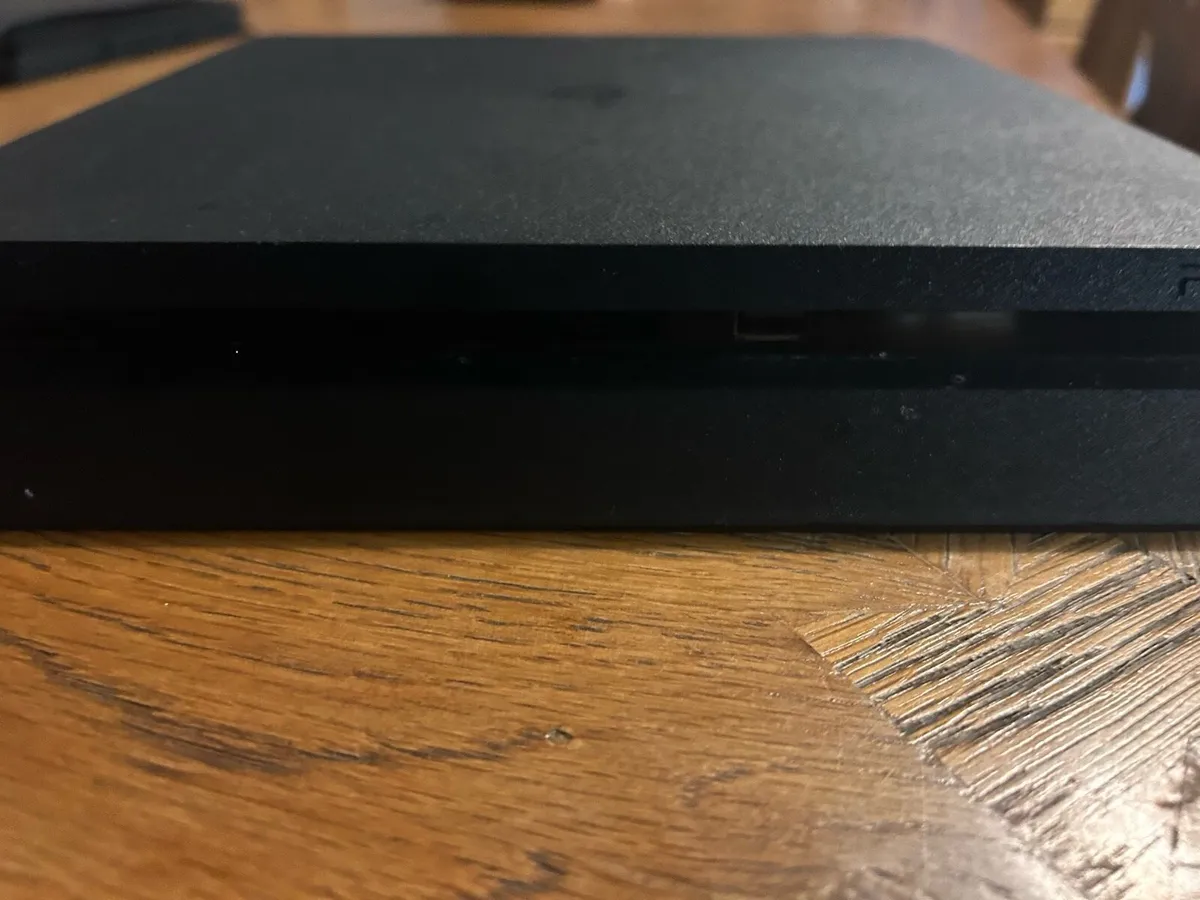 PS4 slim with controller - Image 3