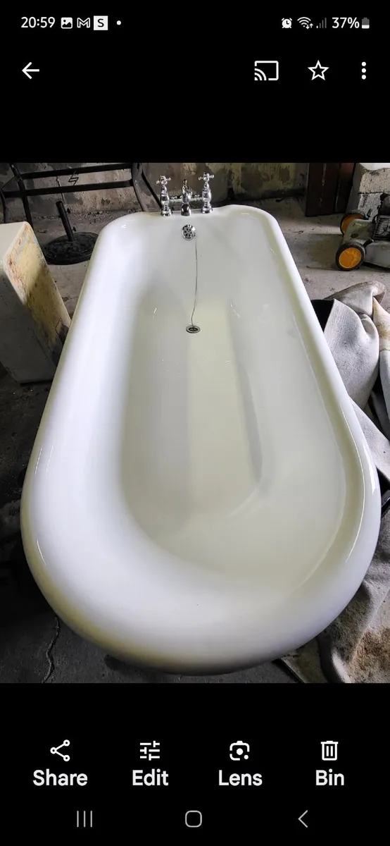 Cast iron bath, sink, toilet and pull chain cister - Image 2