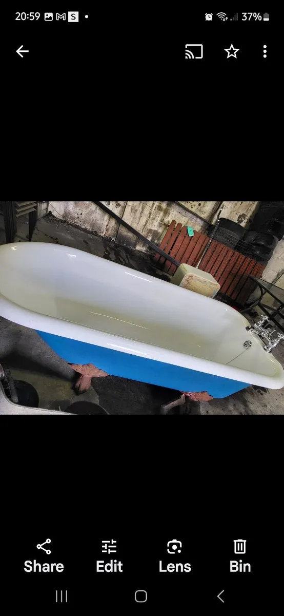 Cast iron bath, sink, toilet and pull chain cister - Image 1