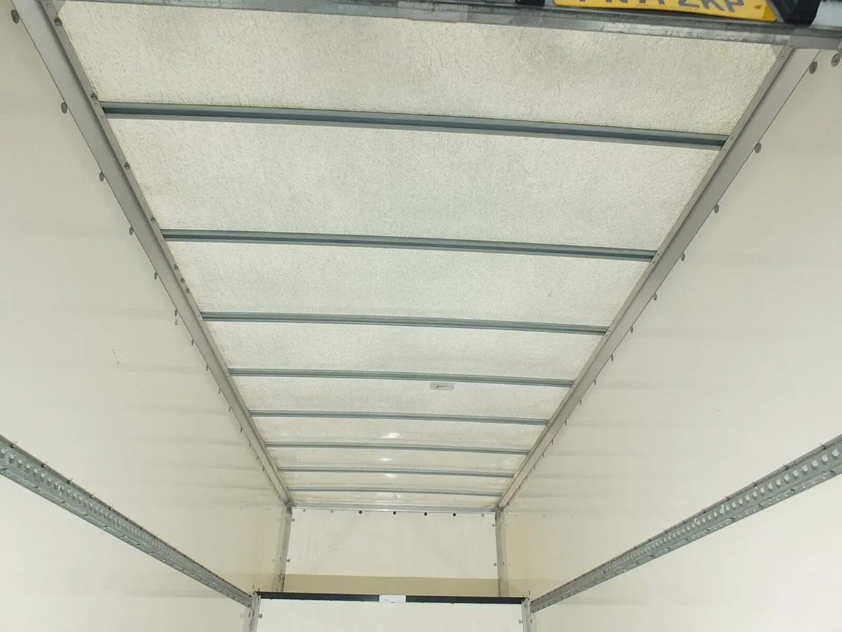 2021 Iveco Daily Luton Box Van - Image 3