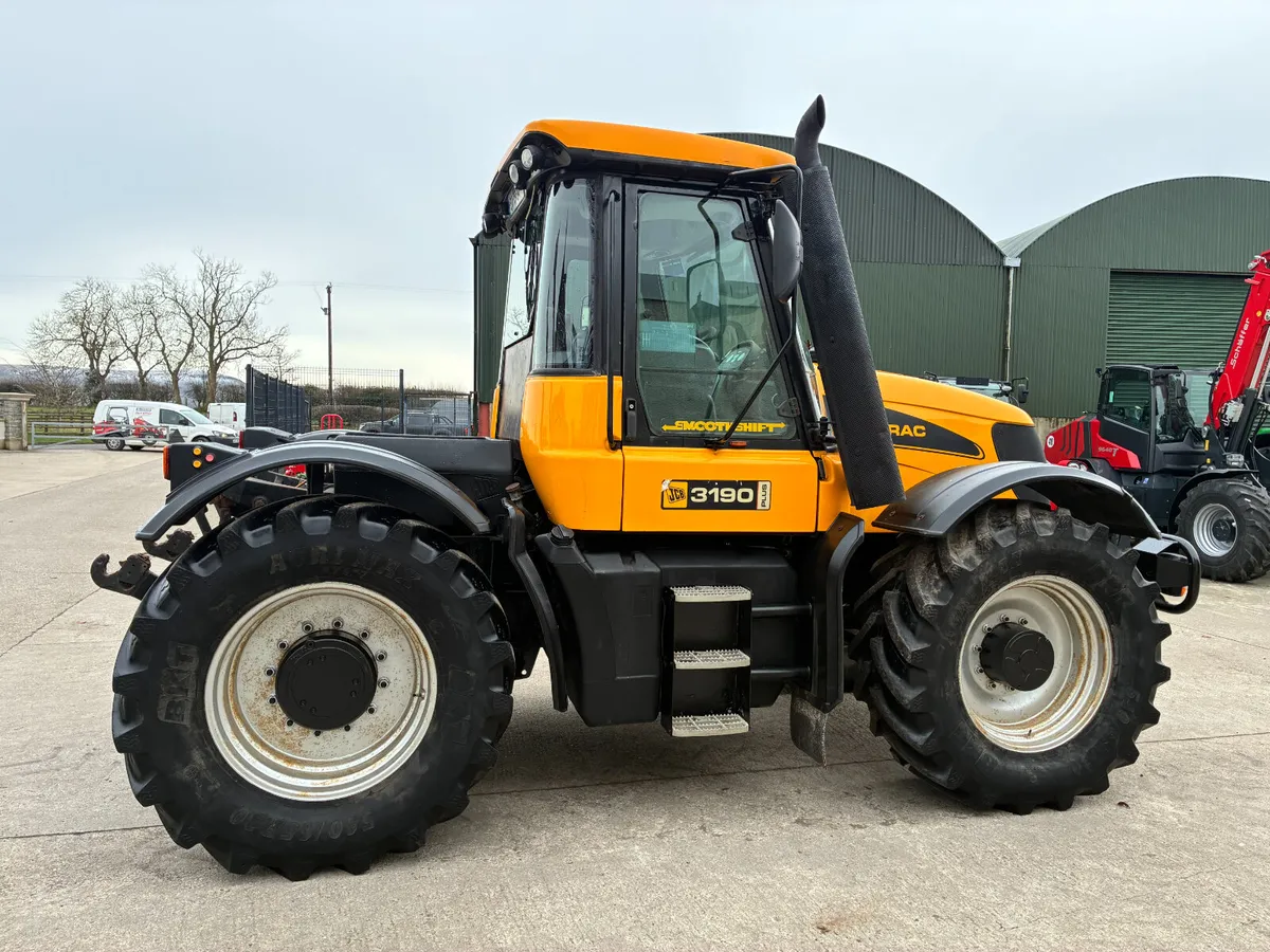 JCB 3190 PLUS FASTRAC - Image 3