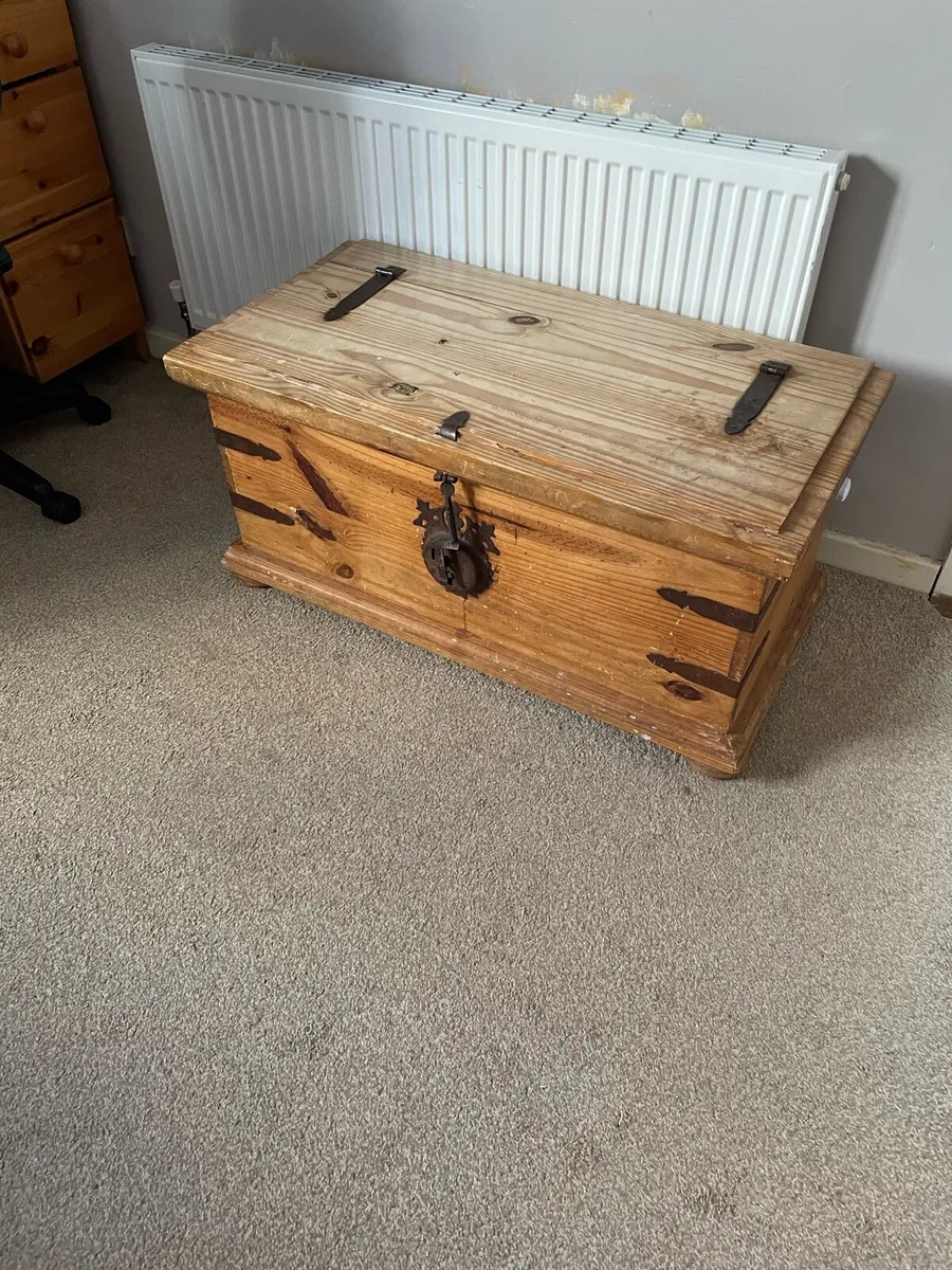 Large wooden storage box - Image 1