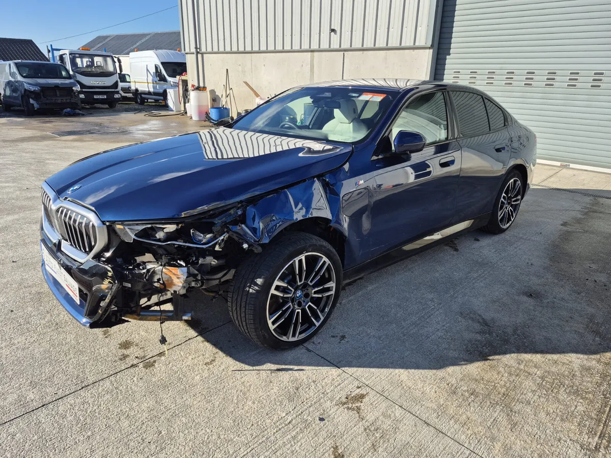 251 BMW 530E M-SPORT PLUG IN - Image 3
