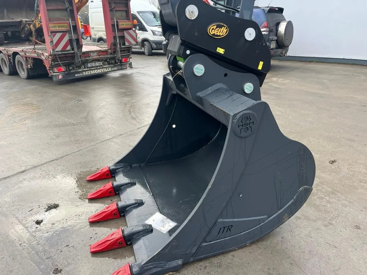 Excavator Buckets - Image 1