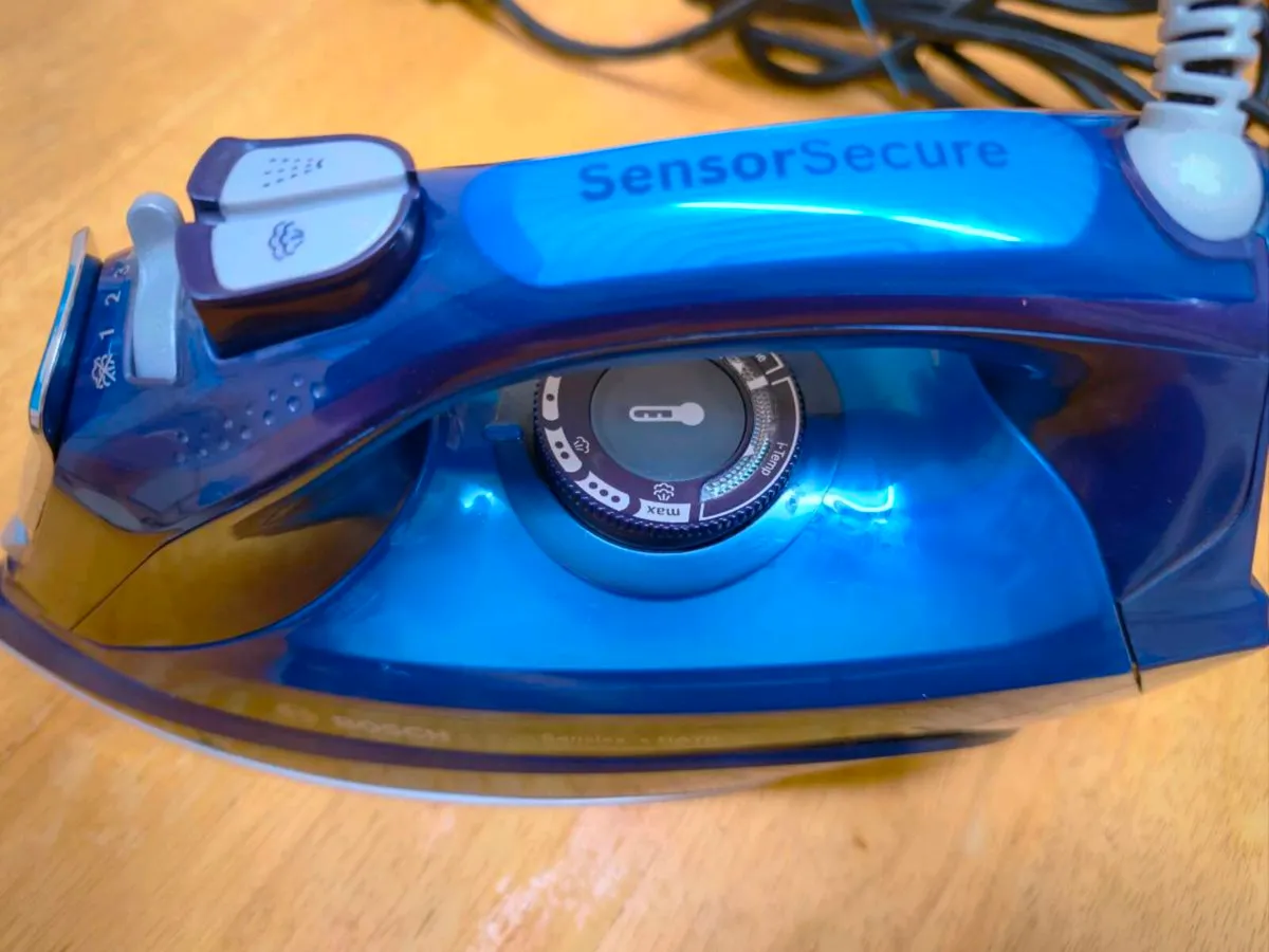 Bosch Sensixx x DA70 Steam Iron SensorSecure AntiS - Image 1