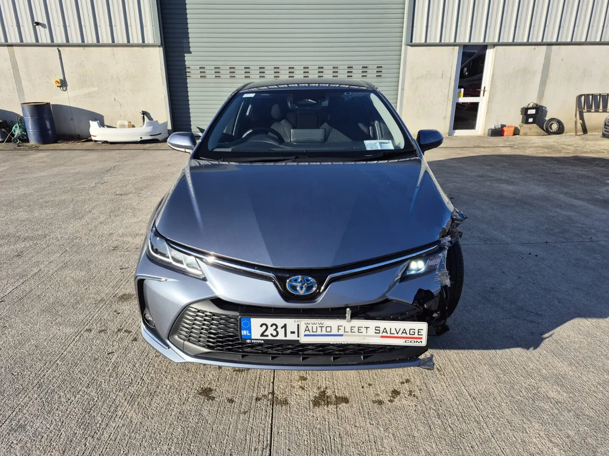 231 TOYOTA COROLLA LUNA SPORT 1.8 HYBRID - Image 2