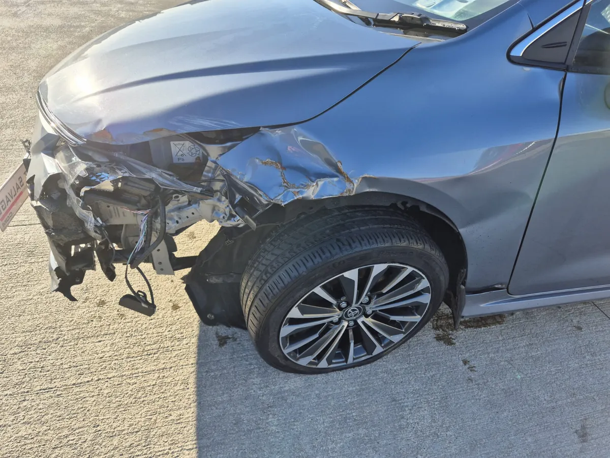 231 TOYOTA COROLLA LUNA SPORT 1.8 HYBRID - Image 4