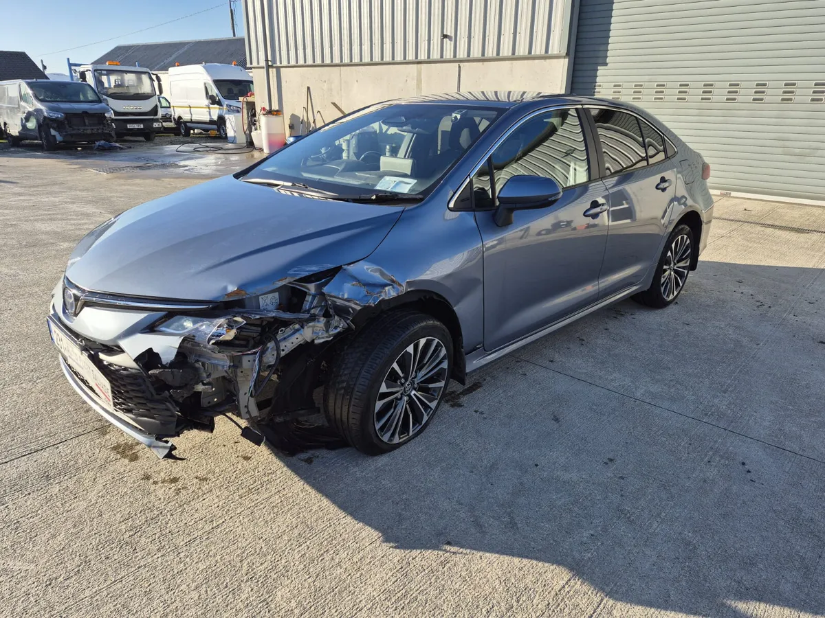 231 TOYOTA COROLLA LUNA SPORT 1.8 HYBRID - Image 3