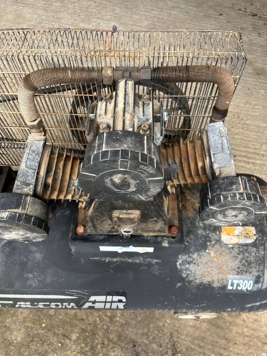 300 Litre Air Compressor - Image 3