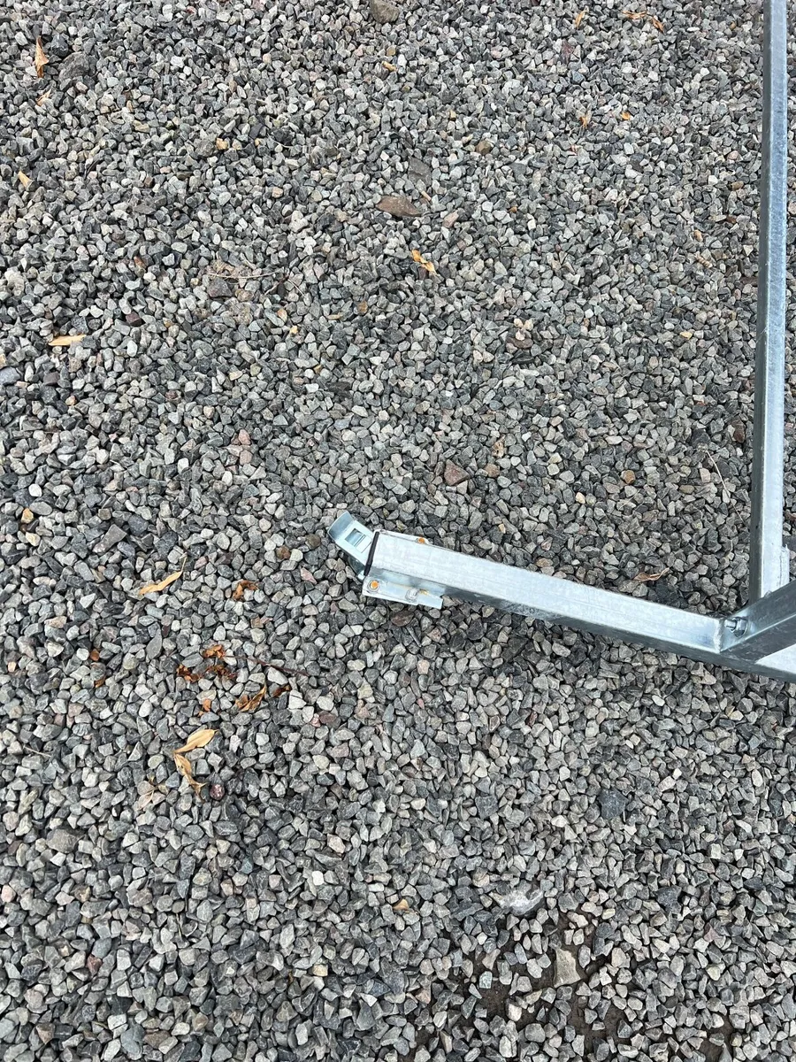 New Galvanised Mobile Clothes Line on Wheels - Image 3