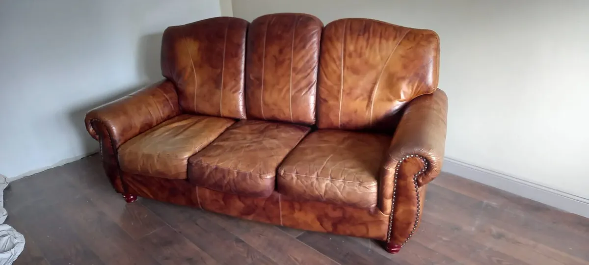 Two and three seater leather suites - Image 1