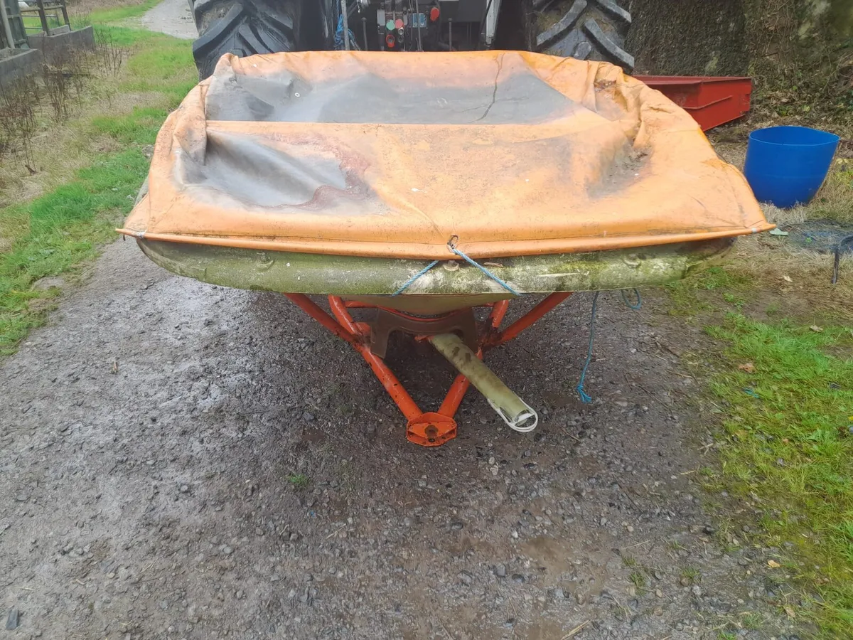 Vicon fertiliser spreader - Image 1