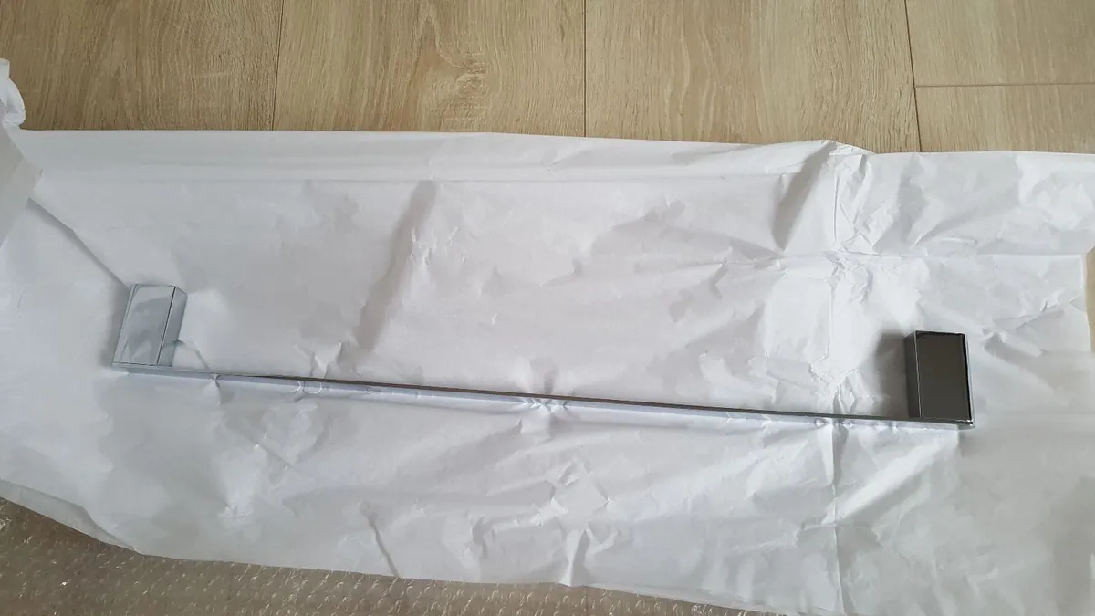 Aqualla Towel Rail – brand new, in box - Image 2
