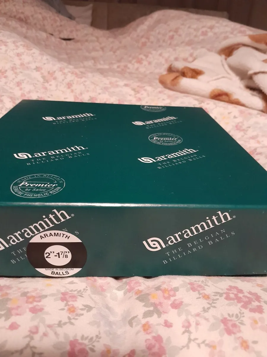 Pool table - Image 1