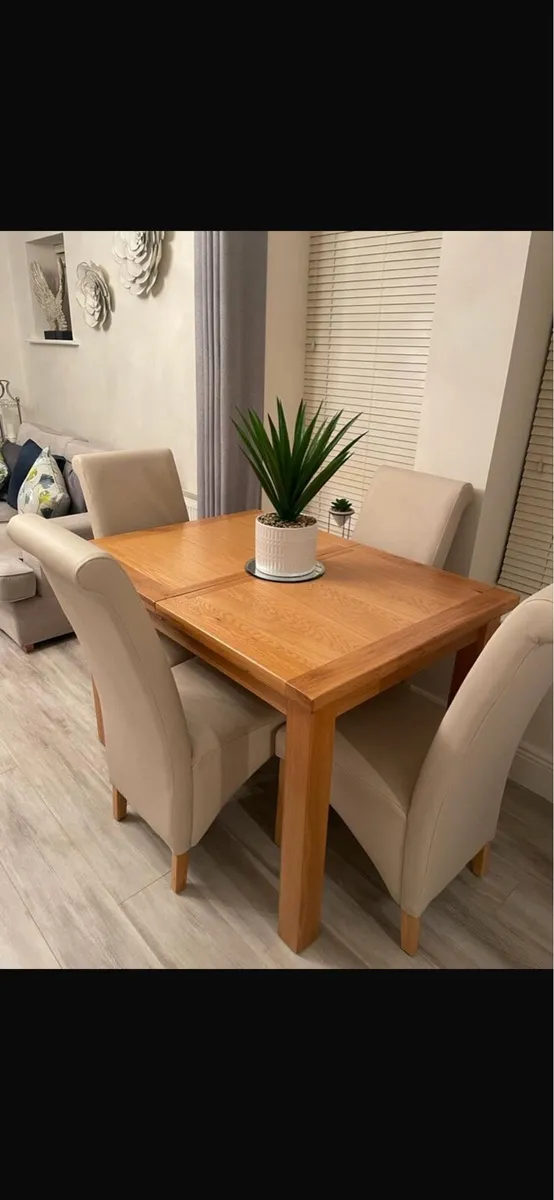 Dining table and chairs - Image 1