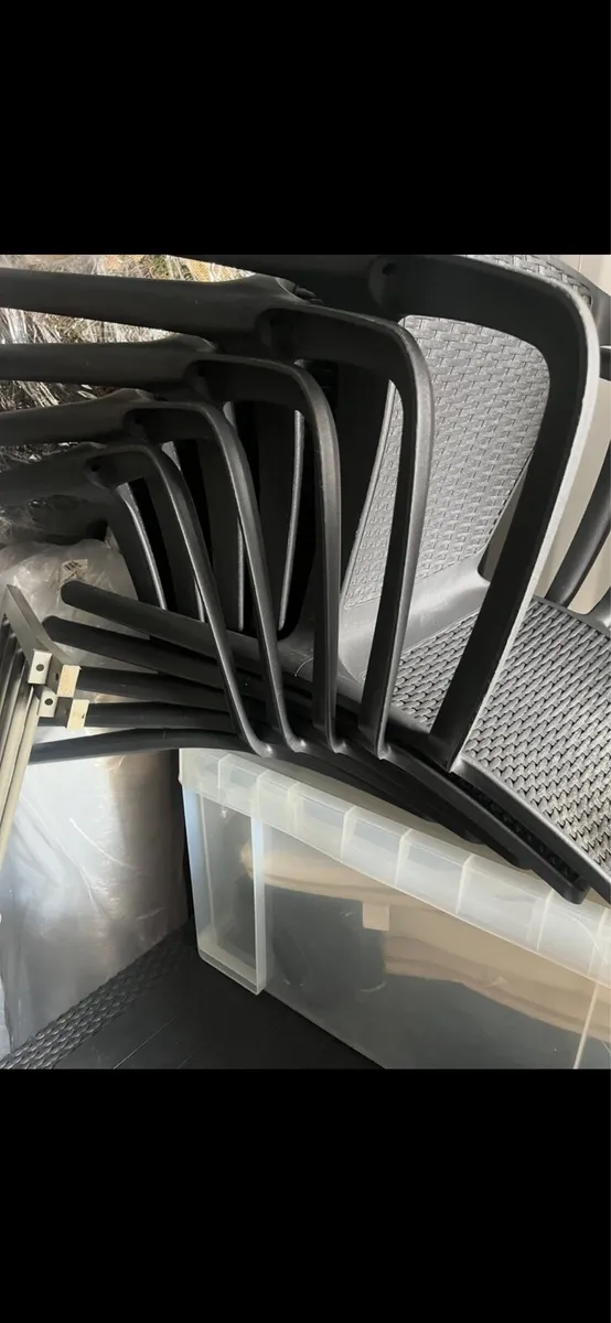 Keter table+6 chairs. Like new!! Free delivery €50 - Image 2