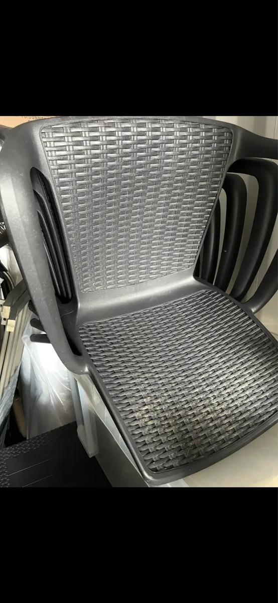 Keter table+6 chairs. Like new!! Free delivery €50 - Image 4