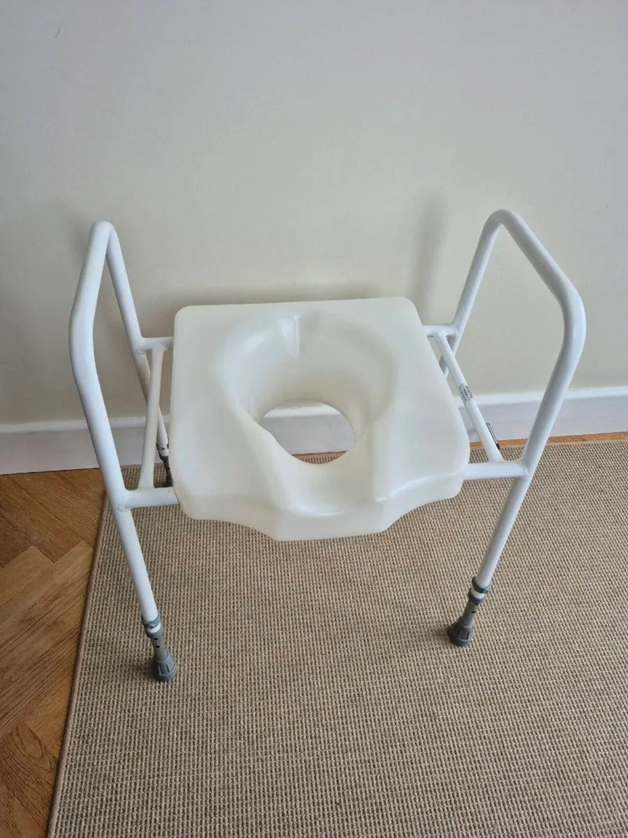 Toilet frame and seat mobility aid/ comode - Image 1
