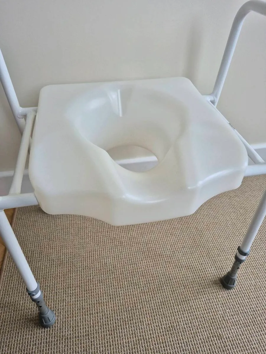 Toilet frame and seat mobility aid/ comode - Image 3