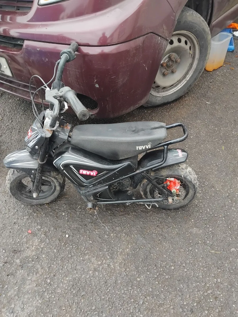 Small electric bike read add priced 40e - Image 3