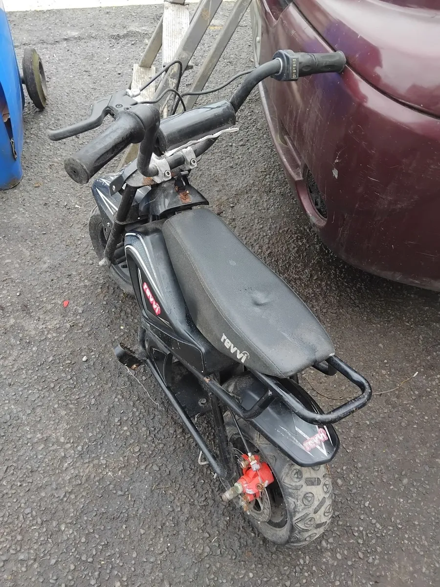 Small electric bike read add priced 40e - Image 2