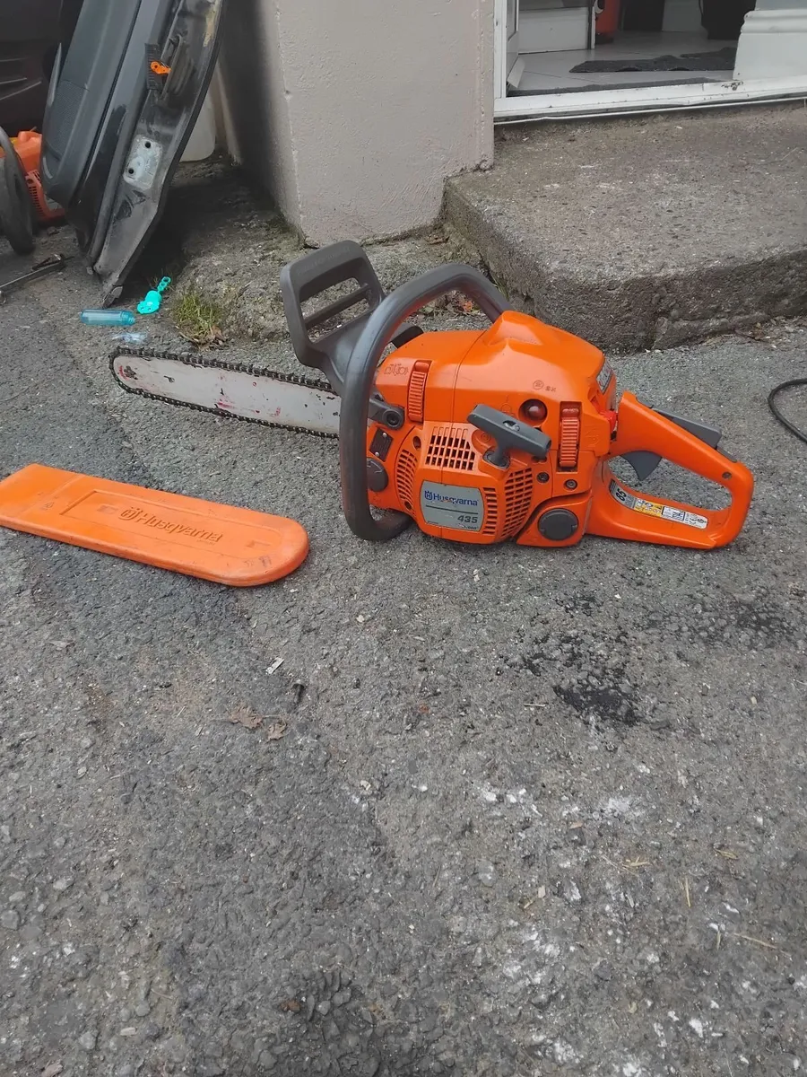 Husqvarna 435 chinasaw running very well - Image 1