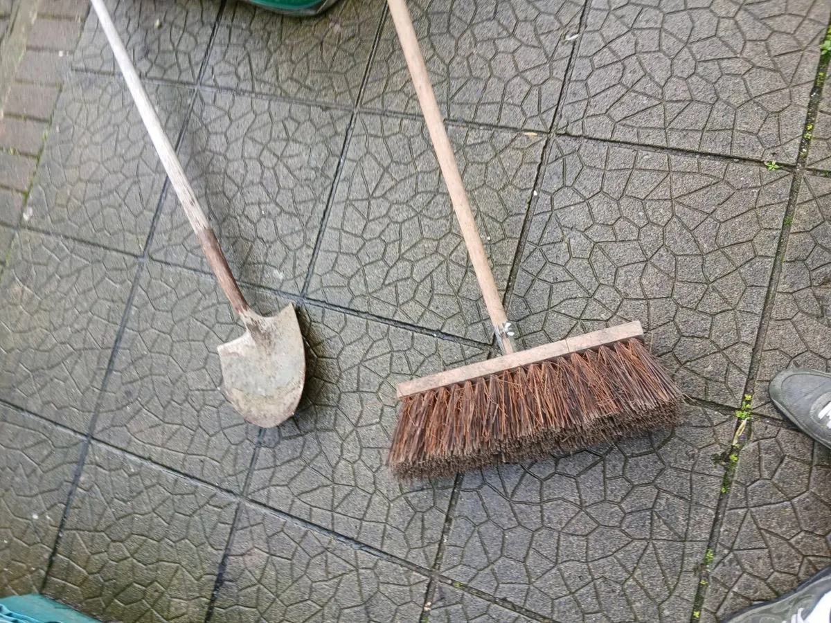 Heavy duty yard brush and shovel - Image 1