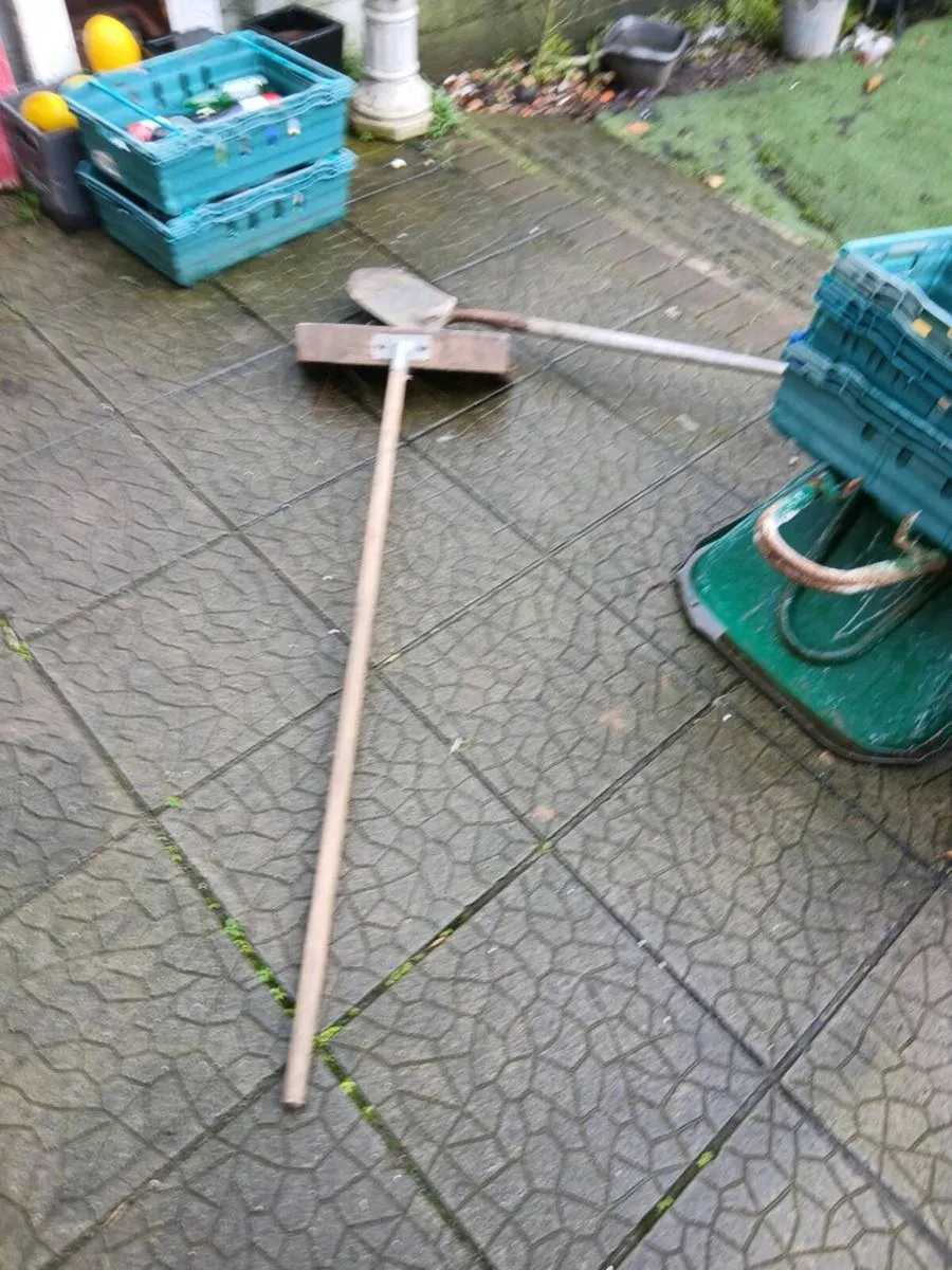 Heavy duty yard brush and shovel - Image 3