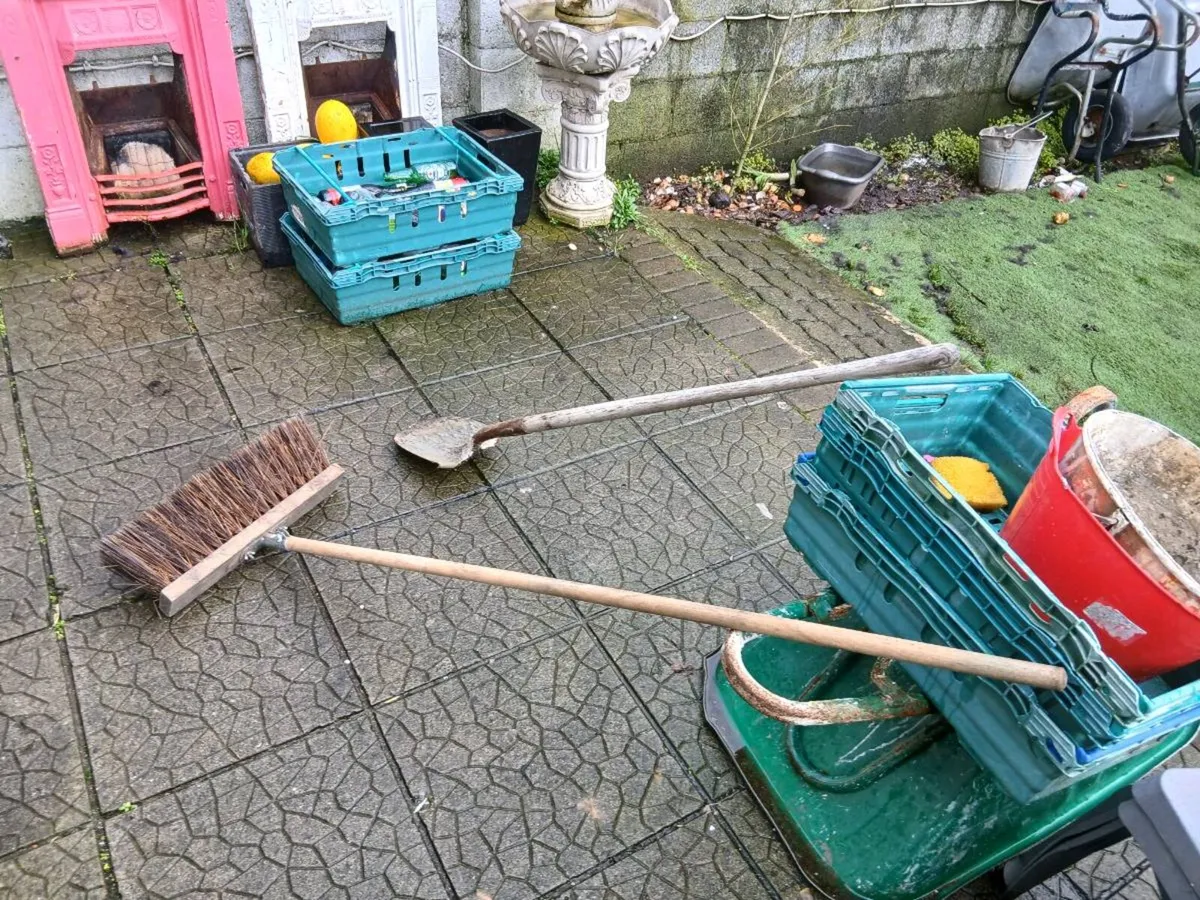 Heavy duty yard brush and shovel - Image 4