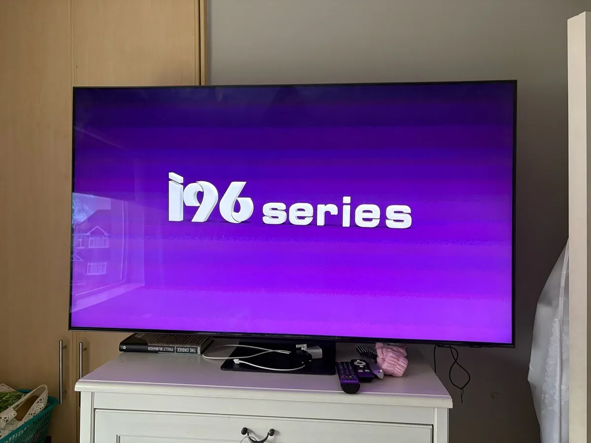 Samsung tv - Image 1