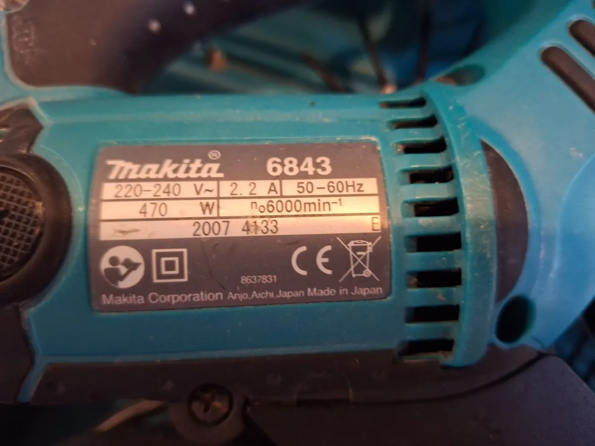 Makita 6843 Auto Feed 240v - Image 4