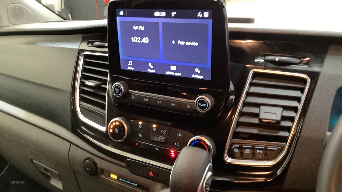 Ford Transit Custom 320 L2 DIESEL FWD - Image 4