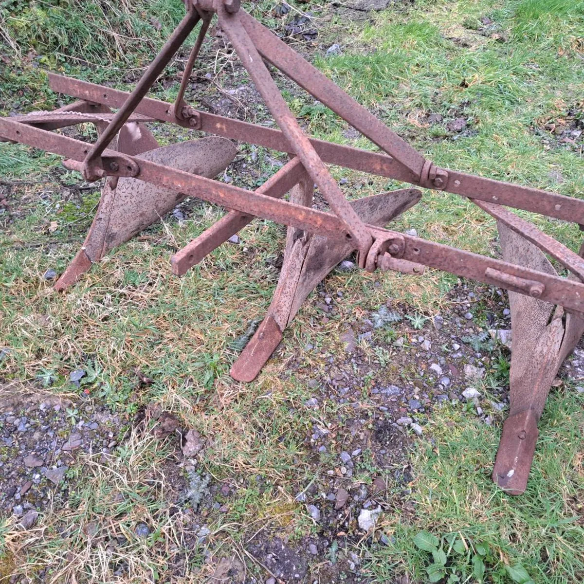 Ferguson 3 furrow ridge plough - Image 3