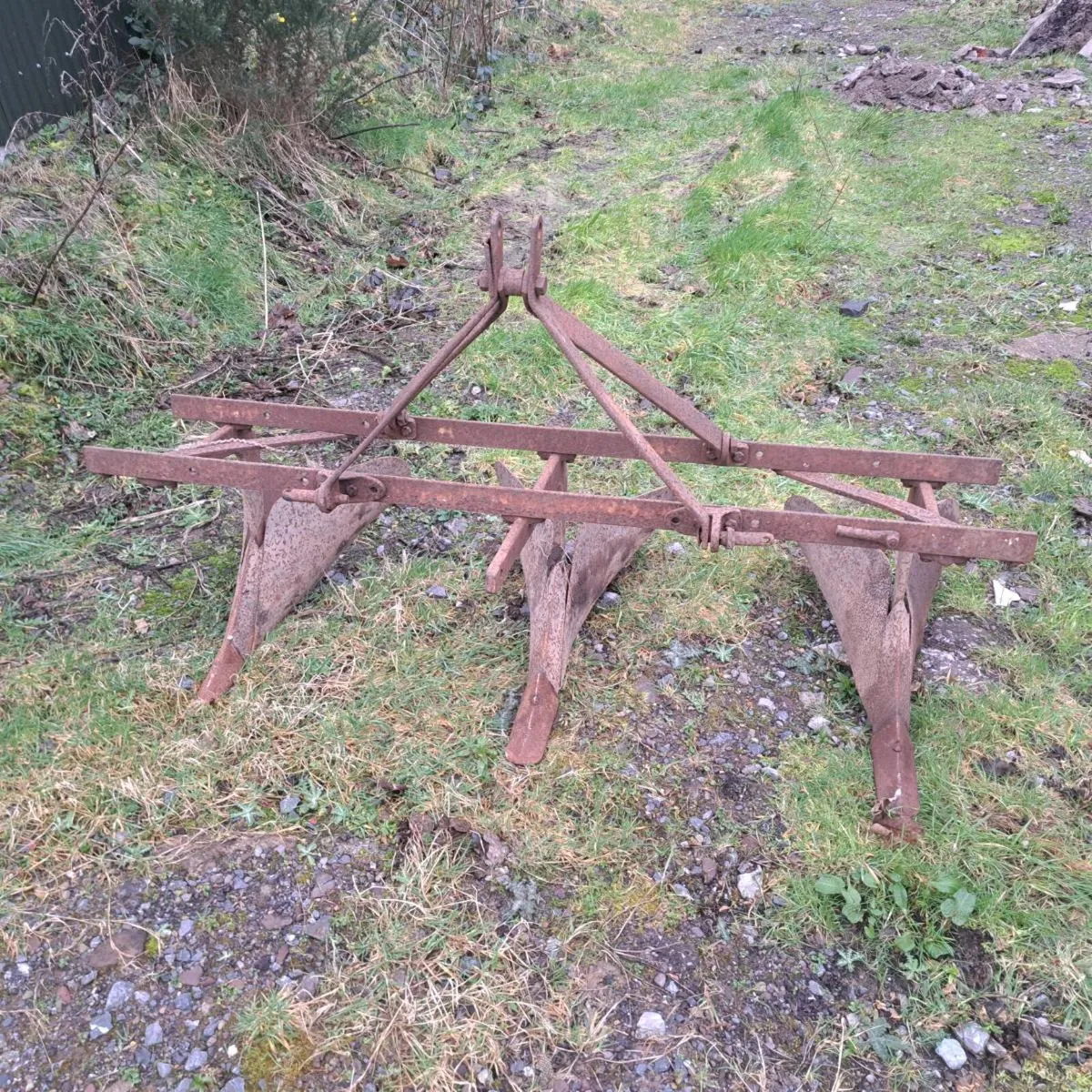 Ferguson 3 furrow ridge plough - Image 1