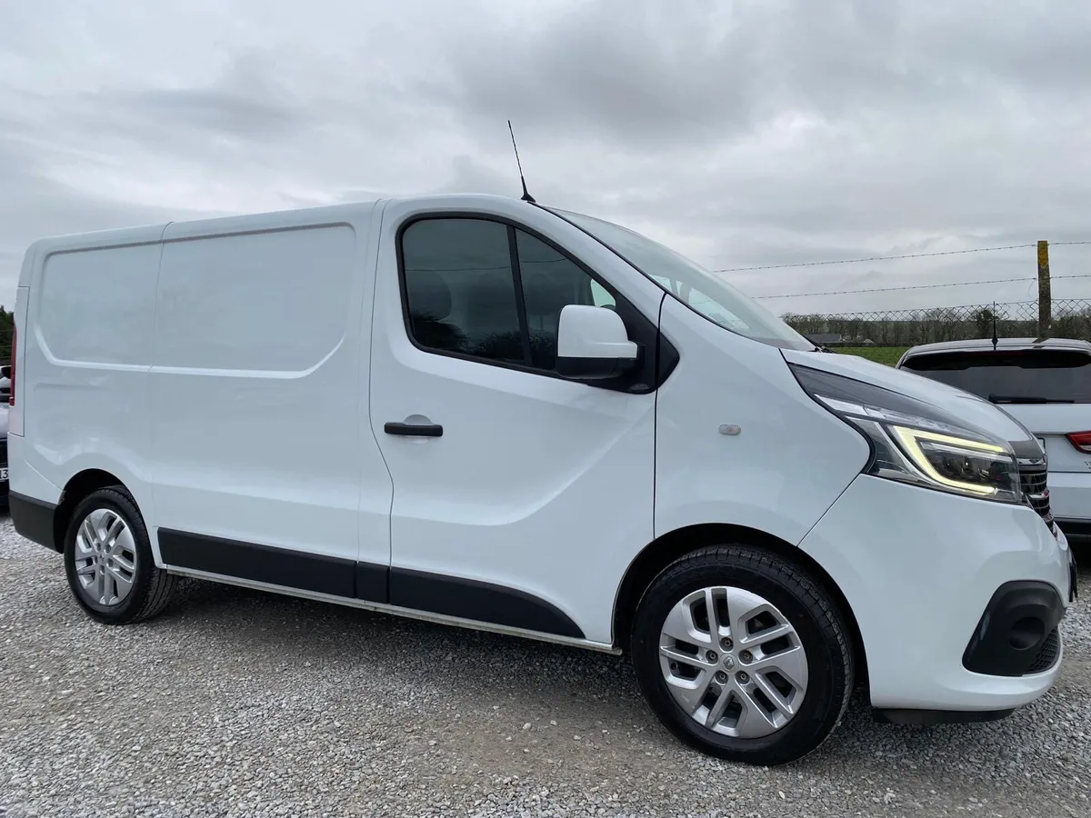 Renault Trafic Sport - Image 3