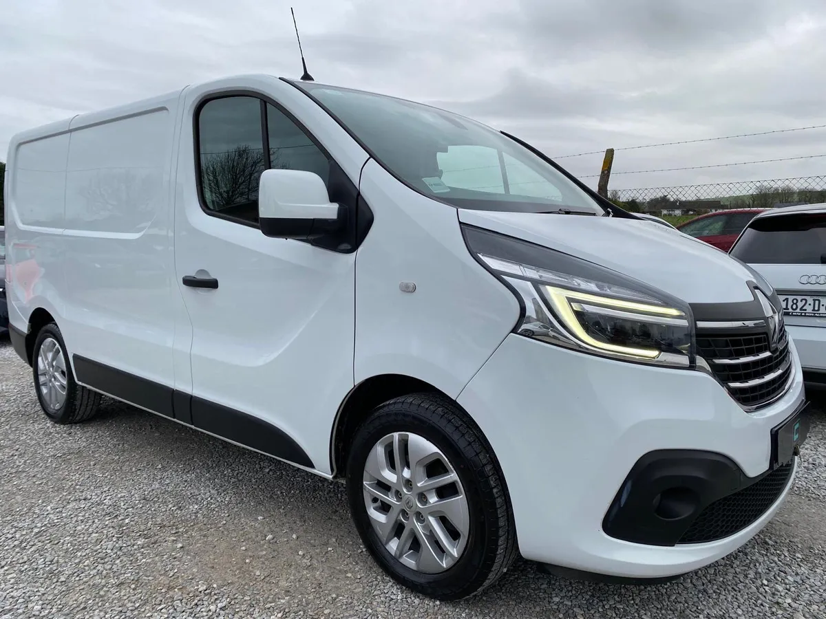 Renault Trafic Sport - Image 4