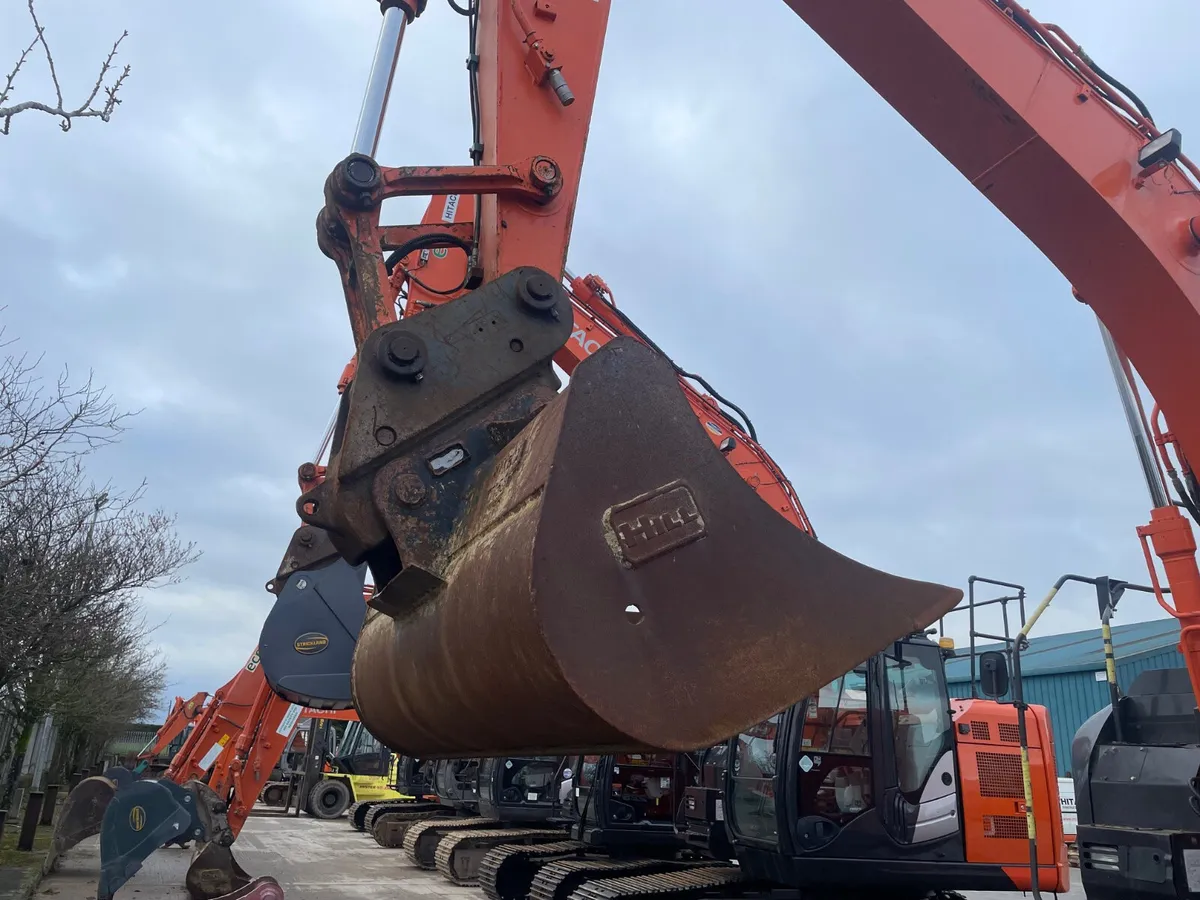 Hitachi ZX225USLC-5B - Image 3