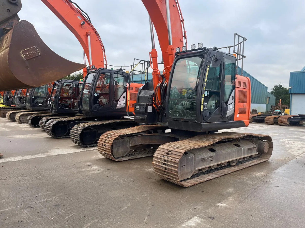 Hitachi ZX225USLC-5B - Image 2