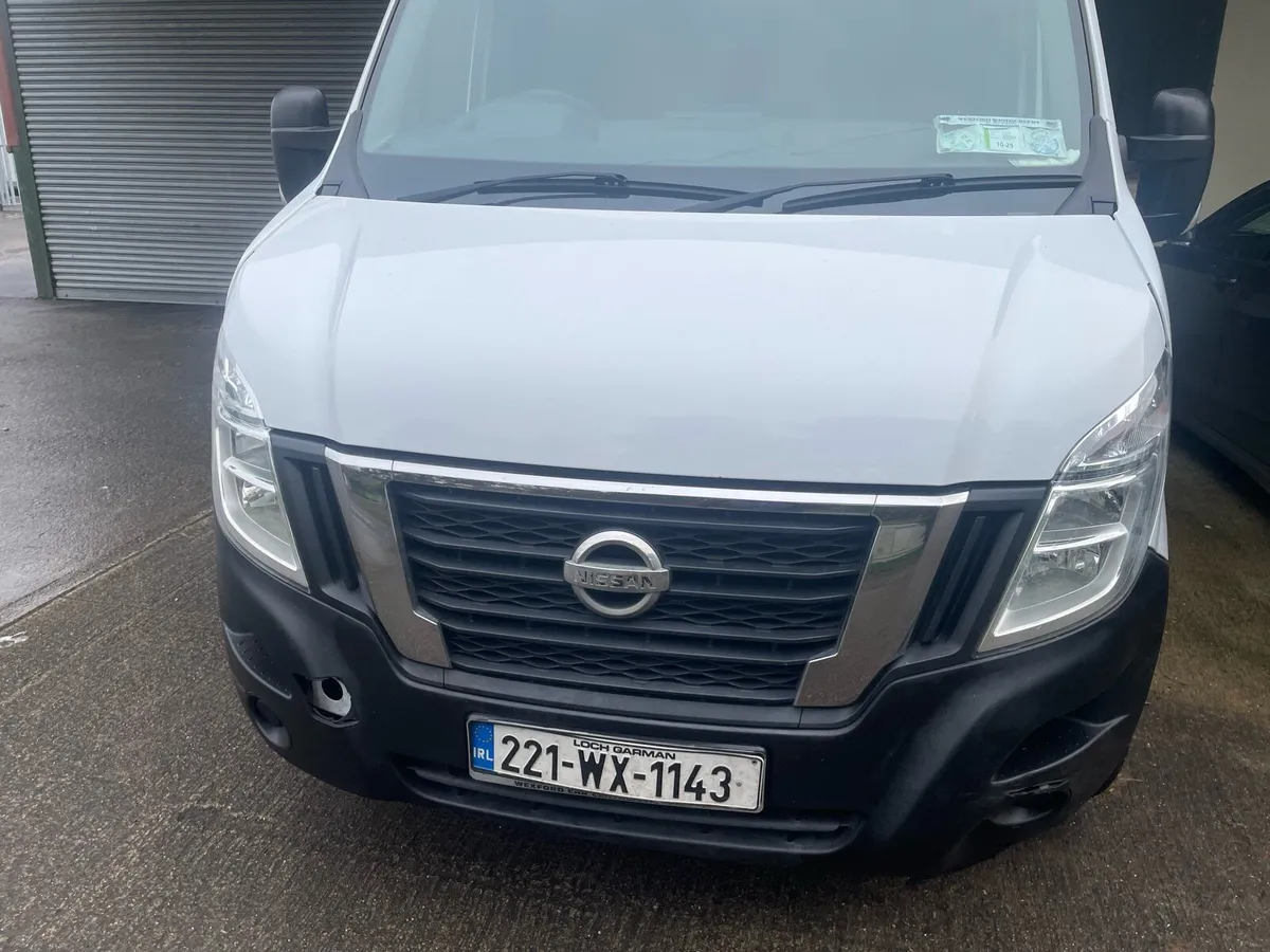 221 Nissan Nv 400 - Image 1