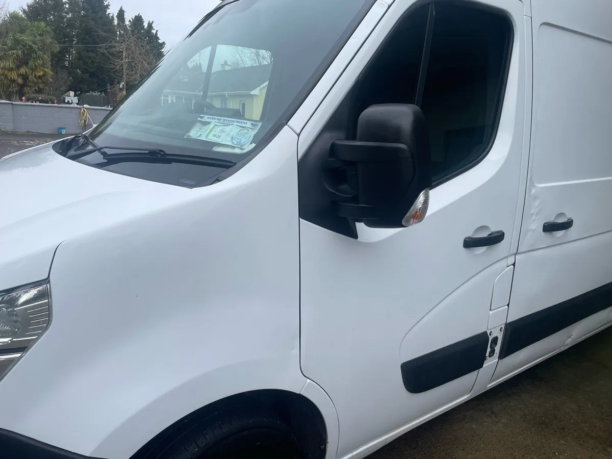 221 Nissan Nv 400 - Image 2