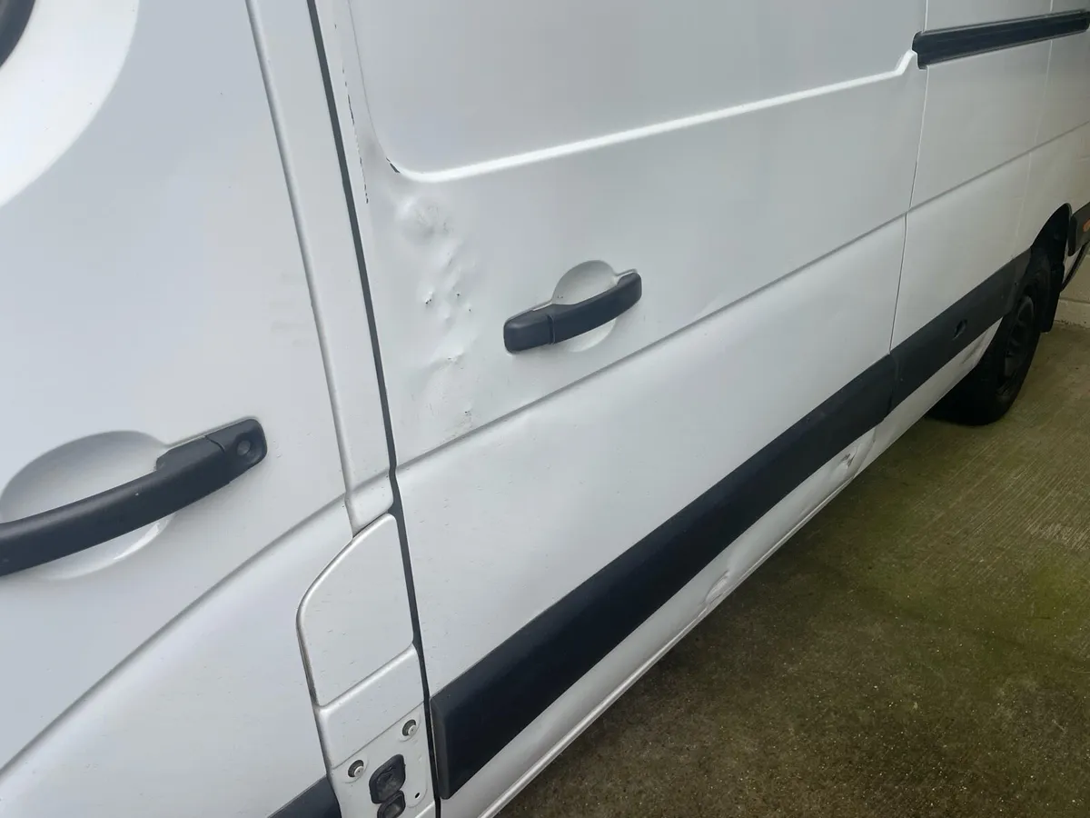 221 Nissan Nv 400 - Image 3