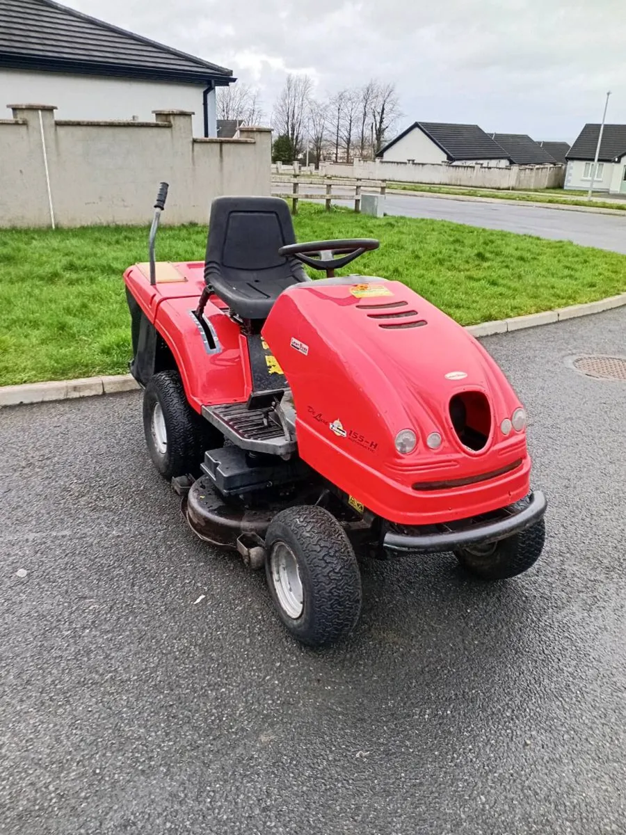 Ride on lawnmower - Image 1