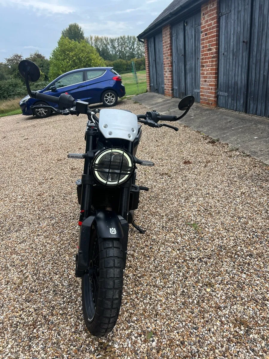 Husqvarna svartpilen 401 - Image 2