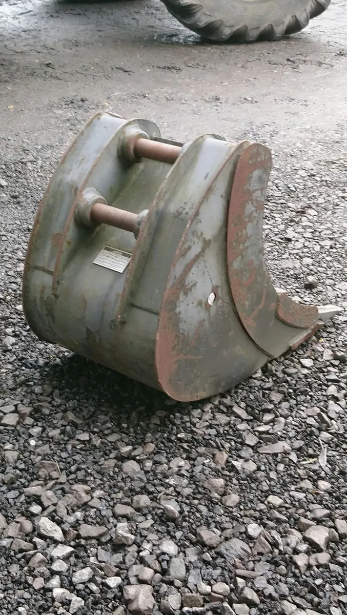 HITACHI ZAXIS DIGGING BUCKET 40mm pin - Image 2