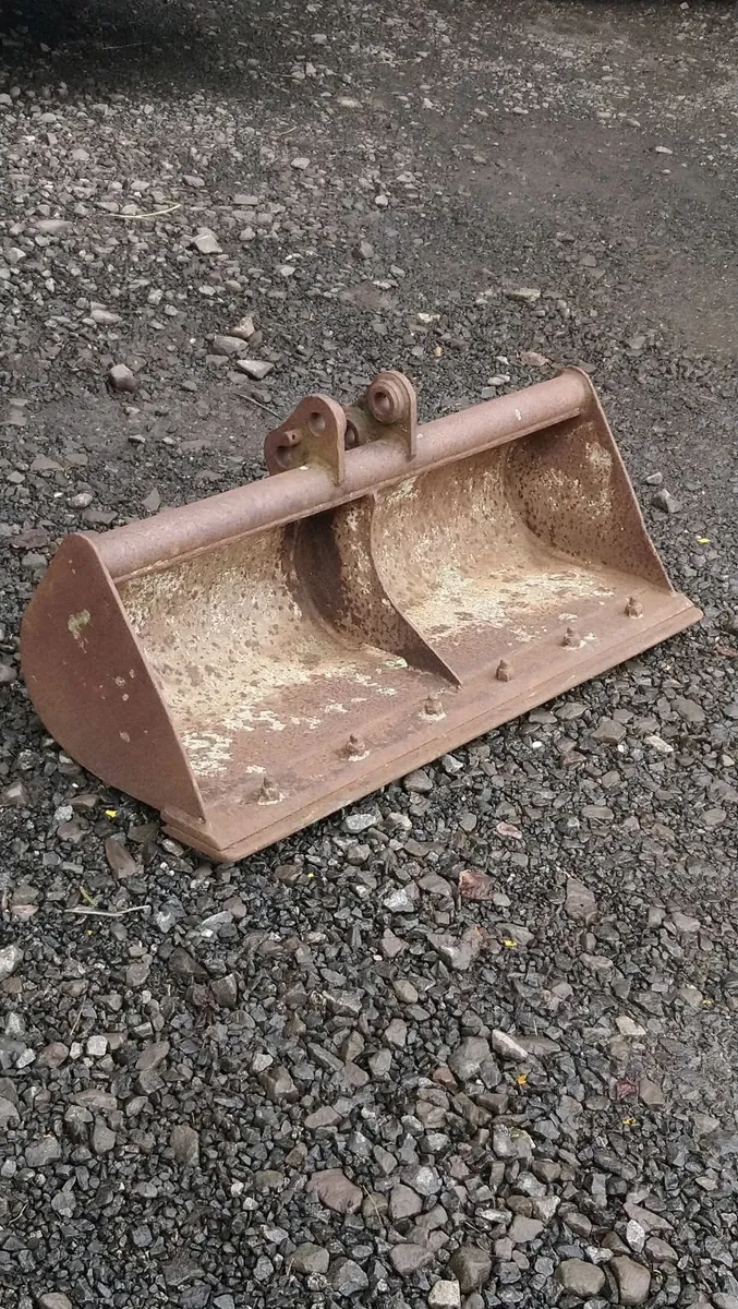 KUBOTA 1.5 TON DIGGER GRADING BUCKET - Image 1