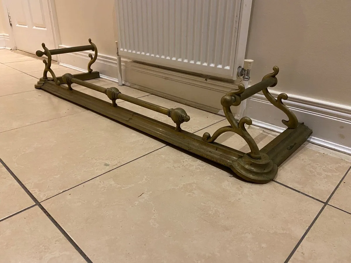 Art nouveau brass fireplace fender - Image 1