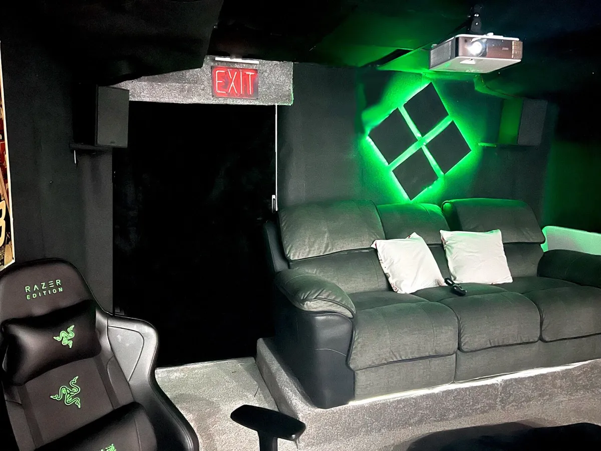 Home cinemas in shed - Image 1